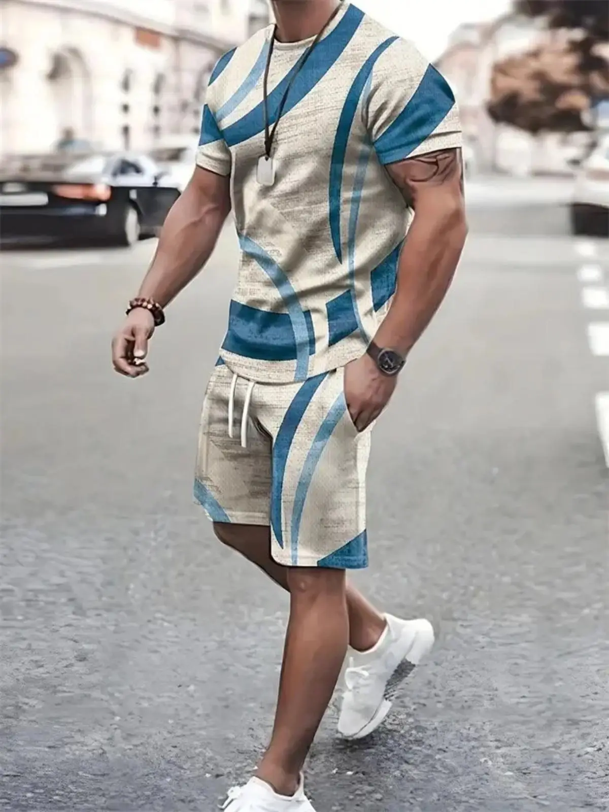 Camiseta y shorts de cuello redondo, cómodos y transpirables, con estampado de letras y estampado urbano para hombre. - Imagen 2