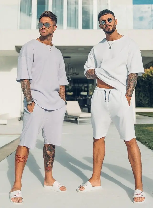Camiseta y shorts de cuello redondo, cómodos y transpirables, con estampado de letras y estampado urbano para hombre. - Imagen 23