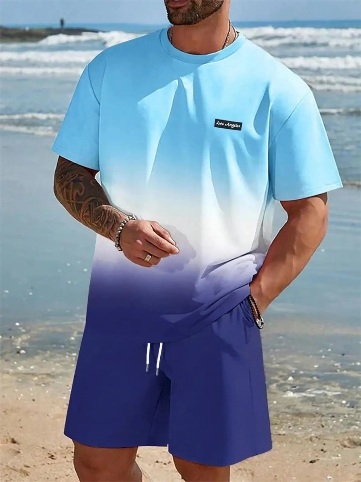 Camiseta y shorts de cuello redondo, cómodos y transpirables, con estampado de letras y estampado urbano para hombre.