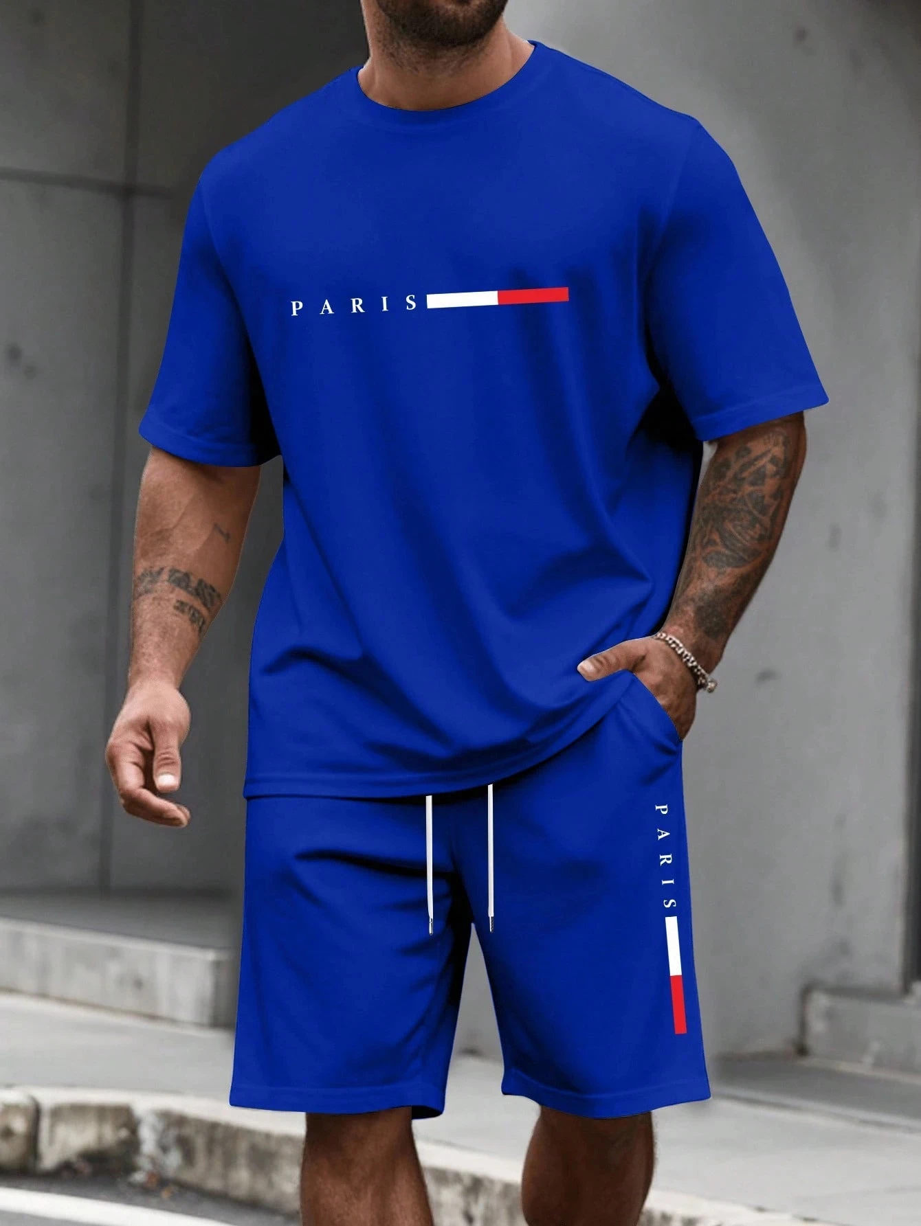 Camiseta y shorts de cuello redondo, cómodos y transpirables, con estampado de letras y estampado urbano para hombre. - Imagen 11